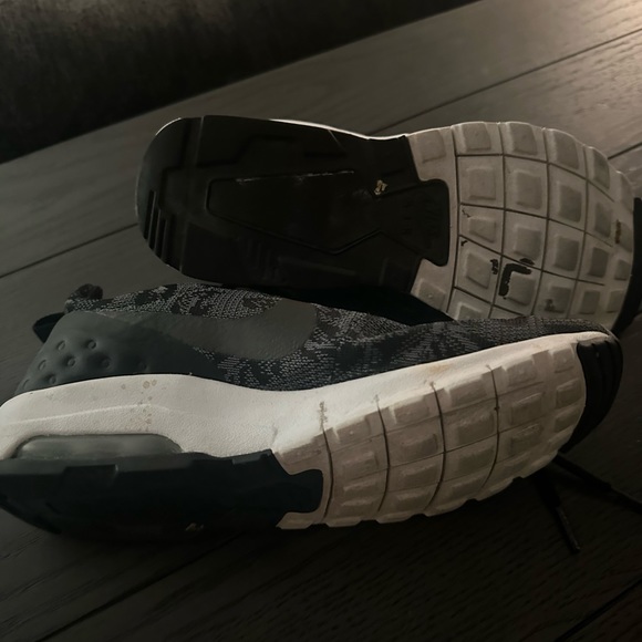 Nike running shoe - Picture 2 of 3